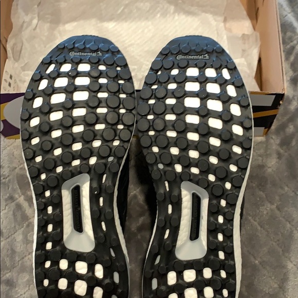 BRAND NEW ADIDAS BOOSTS - Picture 3 of 4